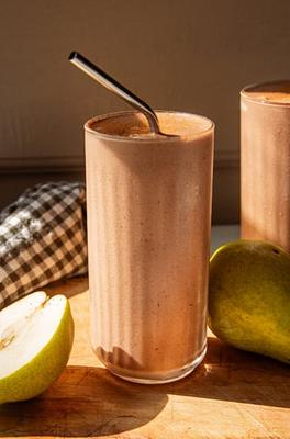 Creamy Chocolate Pear Smoothie with Cinnamon (Vegan)