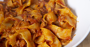If I could only eat one thing for the rest of my life, it would be this creamy vegan bolognese pasta