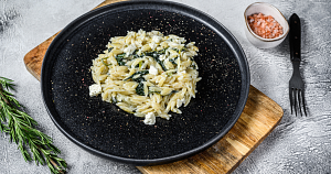 Creamy vegan mushroom orzo that eats like a hug