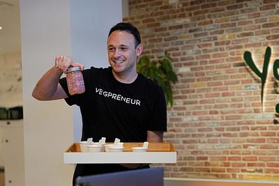 Oshi, Mindful FÜD, and Redefine Meat Among Winners of 2025 VEGPRENEUR Awards