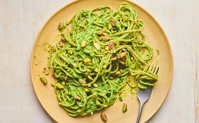 Restaurant-Style Spinach And Pistachio Spaghetti