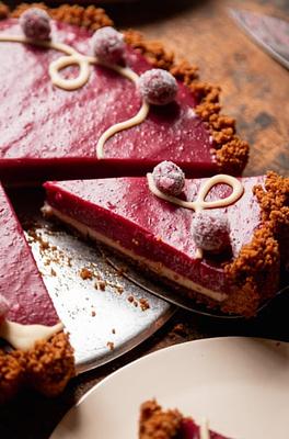 No-Bake Vegan Cranberry Tart with White Chocolate and Biscoff Cookie Crust