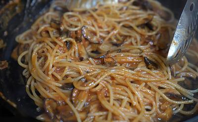 This Winter Pasta Sauce Uses Frozen Tomatoes For Incredible Flavor