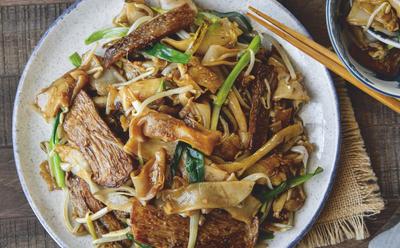Beefless Chow Fun (Kon Chau Ngau Hor)