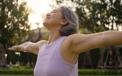 A Gut Health Doctor Recommends 5 Plant Foods For Perimenopause
