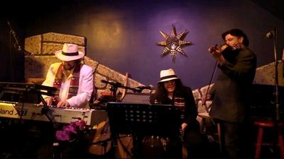 Organic vegan food and live music on Fridays