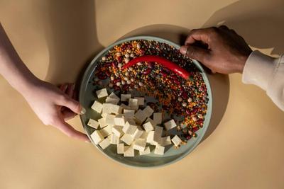 One Month of Vegan Eating Alters Gene Activity Tied to Aging and Inflammation, Trial Finds