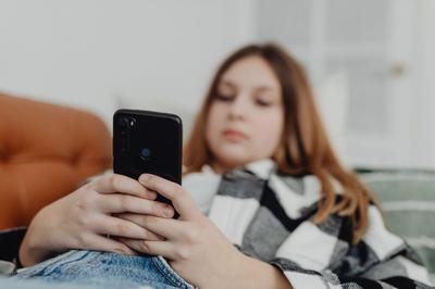 Short Daily Texts Raised Teens’ Plant-Based Lunch Choices to 59%, AI Style-Matching Added No Extra Effect