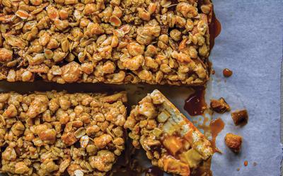Vegan Apple Crumble Bars