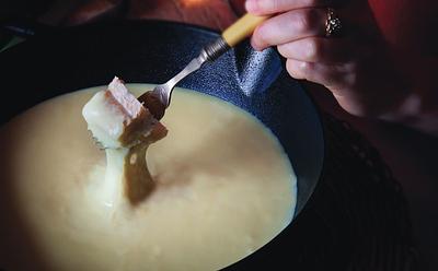 This Creamy Alpine Fondue Is Completely Vegan