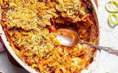 This Cheesy Smoky Leek Pasta Bake Is Completely Vegan